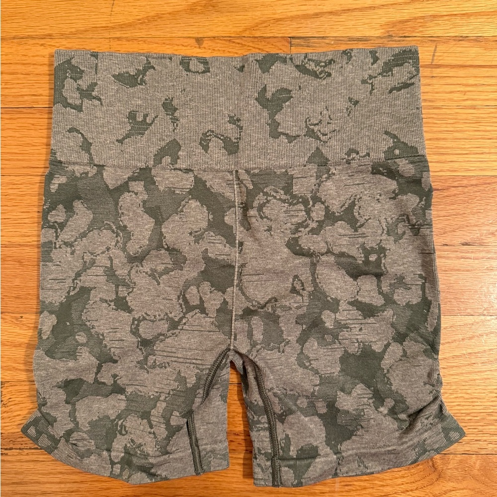 Gymshark Adapt Camo Seamless Shorts - Green - Picture 3 of 4